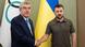 Presidente da Ucrânia, Volodimir Zelenski, cumprimenta Thomas Bach, chefe do Comitê Olímpico Internacional (COI) Presidente da Ucrânia, Volodimir Zelenski, cumprimenta Thomas Bach, chefe do Comitê Olímpico Internacional (COI)