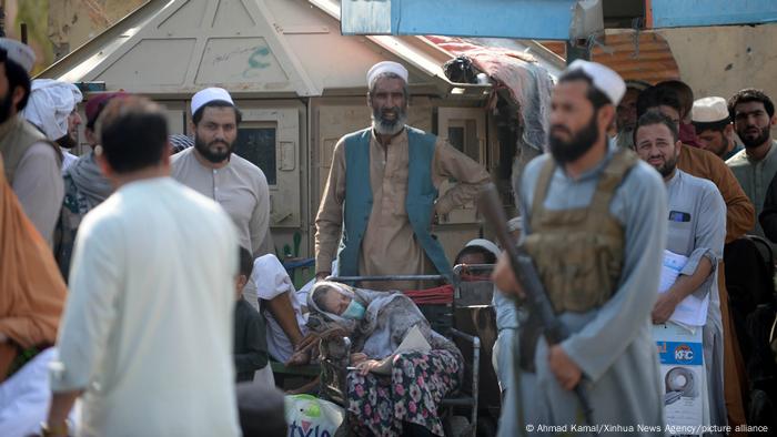 Afganistan, Kabul, chętni do opuszczenia kraju