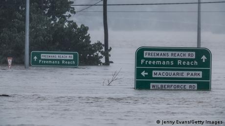 Нестихващият дъжд доведе пак до катастрофални наводнения в Нов Южен