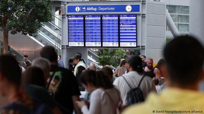 Deutschland Tourismus l Reisechaos am Düsseldorfer Flughafen