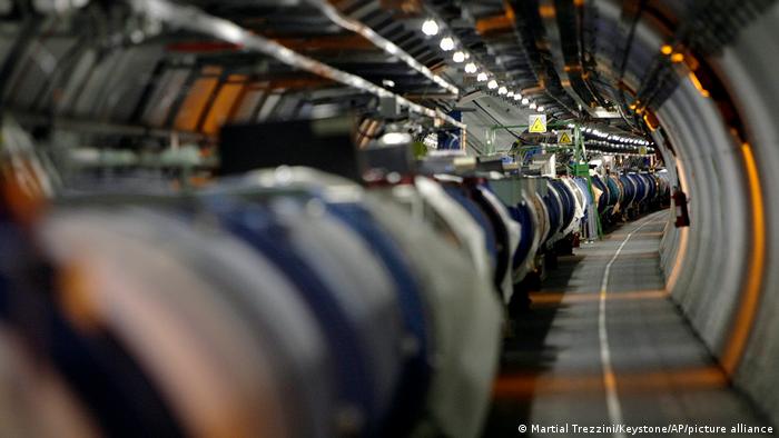 El Gran Colisionador de Hadrones en su túnel del Laboratorio Europeo de Física de Partículas, CERN.