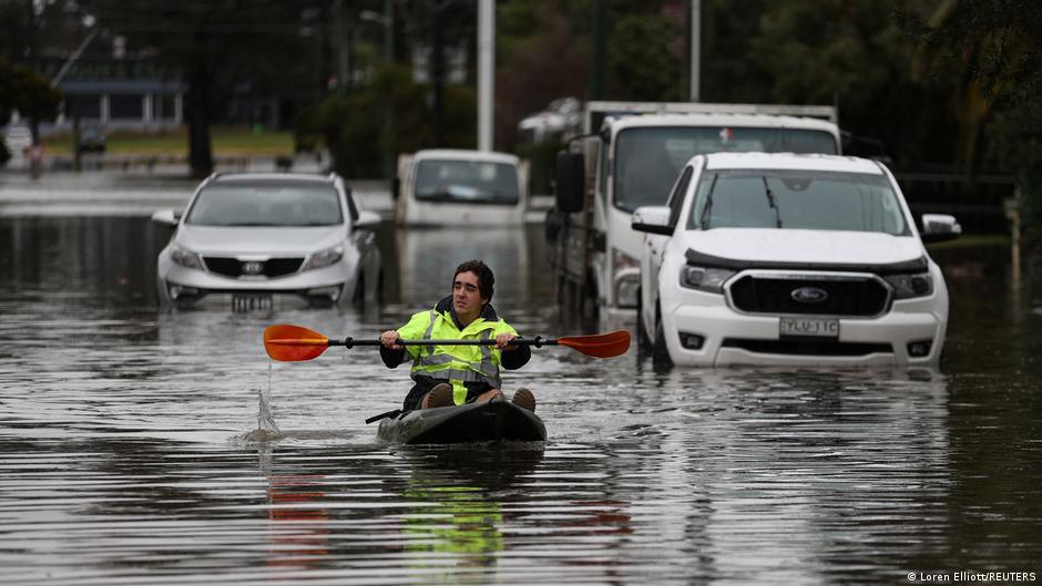 Australia: Floods in Sydney worsen, 50,000 told to evacuate | News | DW - Vimarsana News