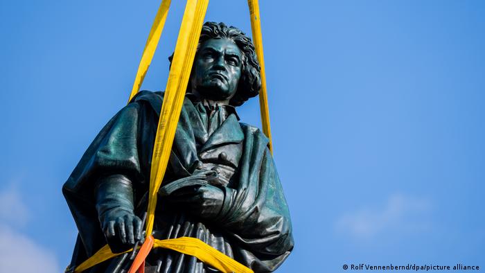 Beethoven nasceu na cidade alemã de Bonn, onde há uma estátua em sua homenagem