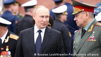 Ο Βλάντιμιρ Πούτιν με τον υπουργό Άμυνας Σεργκέι Σοϊγκού