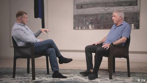 Leonid Nevzlin durante uma entrevista com Konstantin Eggert