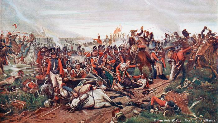 La batalla de Waterloo, grabado a partir de una pintura de Paul Leon Jazet, que refleja la carga de coraceros franceses contra la escuadra británica.