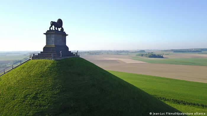 Colina artificial con un león de hierro colado, que conmemora la batalla de Waterloo, en lo que fue el campo de batalla. Uno de los munumentos más celébres de Bélgica.