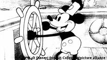 STEAMBOAT WILLIE, (first sound cartoon), Mickey Mouse, 1928, © Walt Disney / Courtesy: Everett Collection