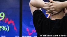 KOSPI declines An electronic signboard in the dealing room of Hana Bank in Seoul on June 29, 2022, shows the benchmark Korea Composite Stock Price Index (KOSPI) having dropped 44.10 points, or 1.82 percent, to close at 2,377.99. South Korean stocks snapped their three-day winning streak, as investors were spooked by overnight plunges on Wall Street caused by growing concerns about an economic recession. (Yonhap)/2022-06-29 16:14:01/