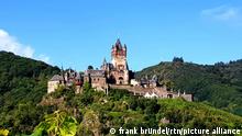 21/08/2021 Landschaft - Tourismus - Rheinland-Pfalz - Cochem ist die Kreisstadt und der größte Ort des rheinland-pfälzischen Landkreises Cochem-Zell. Mit knapp über 5000 Einwohnern ist Cochem vor Kusel die kleinste Kreisstadt Deutschlands. Die Reichsburg Cochem ist eine Burganlage in der rheinland-pfälzischen Stadt Cochem an der Mosel.