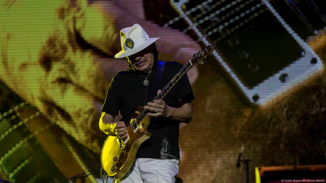 Además de ser un compositor innovador, Carlos Santana goza de un gran prestigio como instrumentista en la guitarra eléctrica. Además de ser un compositor innovador, Carlos Santana goza de un gran prestigio como instrumentista en la guitarra eléctrica.