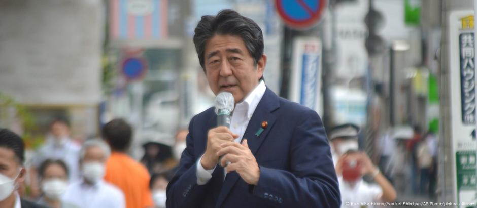 Shinzo Abe discursa em Nara, momentos antes de ser baleado