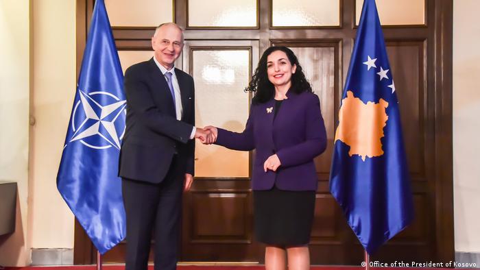 NATO Delegation zu Besuch in Kosovo