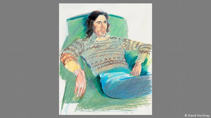 Das Gemälde Ossie Wearing a Fairisle Sweater von David Hockney zeigt einen Mann im grünen Sessel mit einem Strickpullover. 