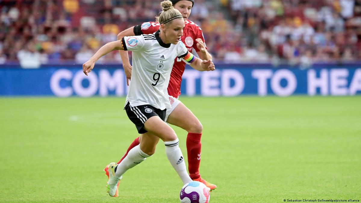 Euro 2022: Svenja Huth grabs belated chance as Germany rout Denmark | DW  Learn German