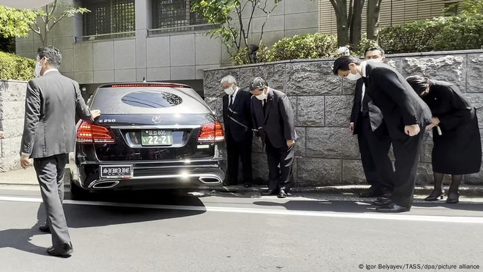 A hearse vehicle carrying the body of former Japanese Prime Minister Shinzo Abe is pictured outside a house in Shibuya City where he lived