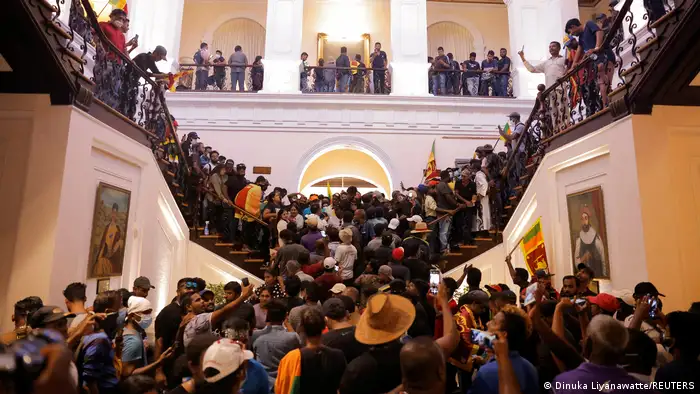 Many demonstrators reached the staircase of the President's House. 