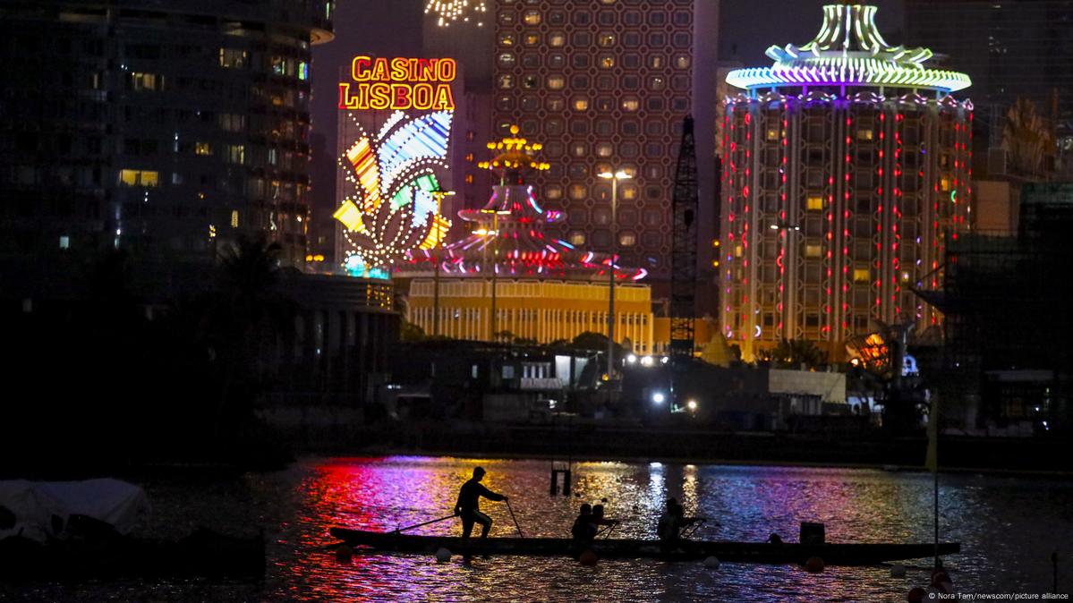 Macau: Casinos Closed For A Week To Curb COVID Spread – DW – 07/11/2022