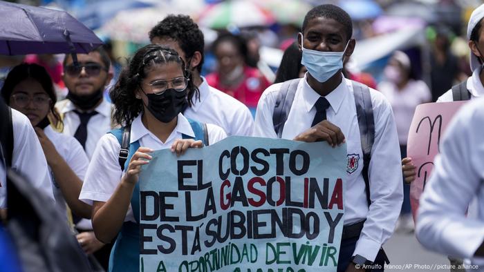 El alza de la gasolina detonó las protestas en Panamá.