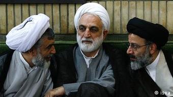 از چپ: حسینعلی نیری، غلامحسین محسنی اژه‌ای رئیس قوه قضاییه و ابراهیم رئیسی رئیس جمهوری اسلامی