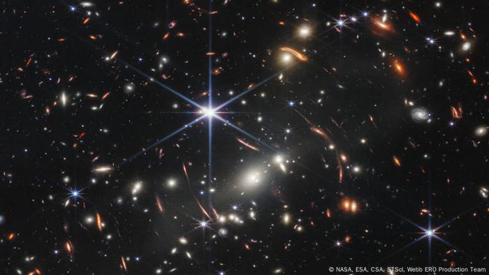 Esta primera imagen del telescopio espacial James Webb de la NASA es la imagen infrarroja más profunda y nítida del universo lejano hasta la fecha.