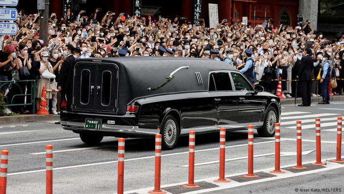  A vehicle carrying the body of the late former Japanese Prime Minister Shinzo Abe