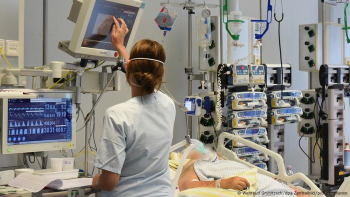 Intensive care unit in Leipzig hospital, where a quarter of all beds has to remain empty now