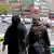 Foto simbólica de dos mujeres en una calle de Irán en una imagen de archivo