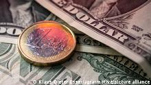 Euro registra mayor desplome frente al dólar en 20 años