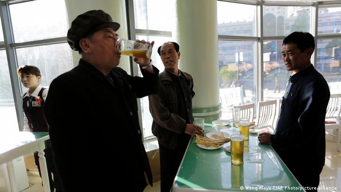 В Северна Корея си казват Наздраве“ за 20-ата годишнина от