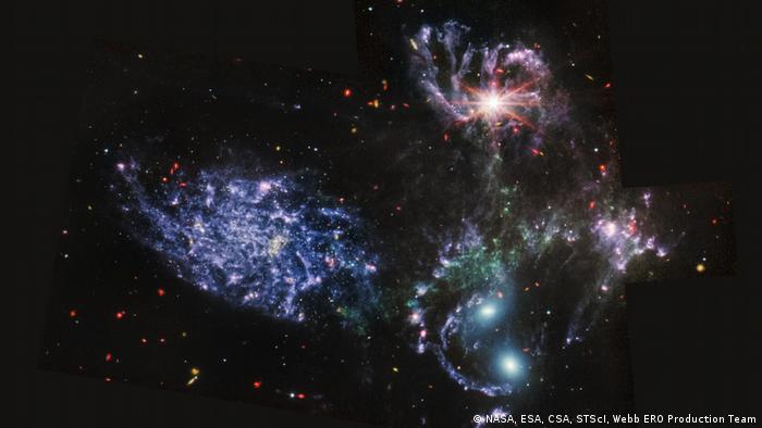 Ein Foto der Galaxiengruppe Stephans Quintett, aufgenommen vom James-Webb-Weltraumteleskop.