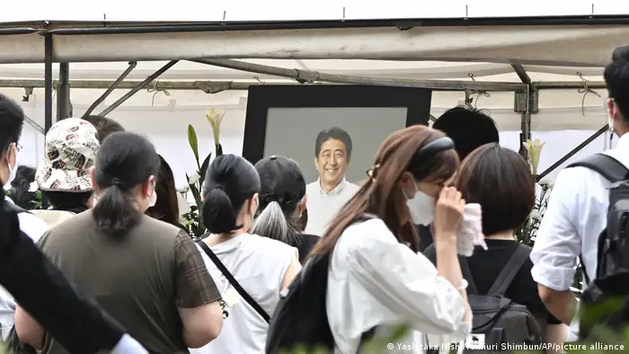 安倍晋三今年7月在奈良市发表助选演说时遇刺身亡，终年67岁。