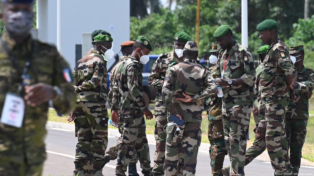 Høre fra Bitterhed etnisk Ivory Coast demands release of soldiers held in Mali – DW – 07/12/2022