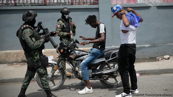 Haiti Gewalt Polizeikontrolle