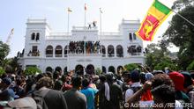 13.07.2022
Demonstrators celebrate after entering the building of the office of Sri Lanka's Prime Minister Ranil Wickremesinghe, amid the country's economic crisis, in Colombo, Sri Lanka July 13, 2022. REUTERS/Adnan Abidi