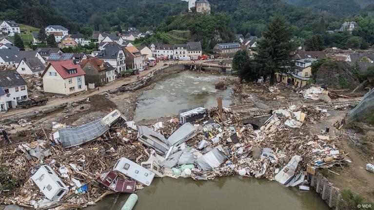 Dois lados do clima extremo na Europa: enchentes na Escandinávia e