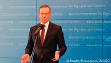 Berlin, Deutschland 13. Juli 2022: Pressestatement von Bundesminister Wissing Gigabitstrategie und Sofortmassnahmen Klima - 13.07.2022 Im Bild: Volker Wissing, Bundesverkehrsminister FDP Bundesministerium Digitalisierung und Verkehr Berlin *** Berlin, Germany 13 July 2022 Press statement by Federal Minister Wissing Gigabit strategy and immediate measures Climate 13 07 2022 In picture Volker Wissing, Federal Minister of Transport FDP Federal Ministry of Digitalization and Transport Berlin. Copyright: xFotostandx/xReuhlx