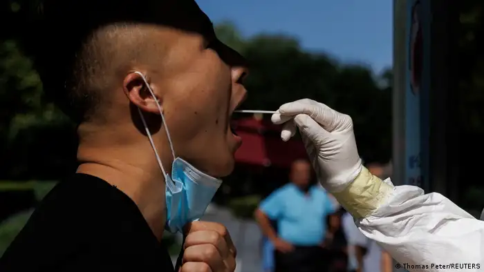 中国从2019年年底首次发现新冠肺炎病例后，一直采取严格的清零政策。