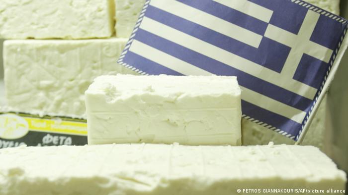 Najviši sud EU je presudio feta je grčki sir i samo Grčka može ovu vrstu sira da nazove - feta. To se neće dopasti mnogim proizvođačima tog belog, mladog, slanog sira u Nemačkoj, Danskoj...