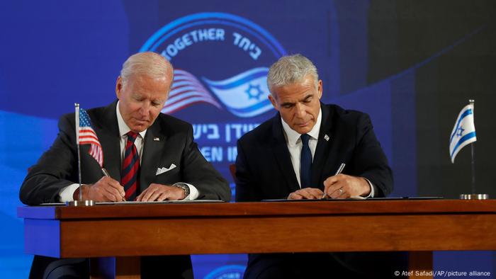 Joe Biden y Yair Lapid firman la Declaración de Jerusalén. (14.07.2022).