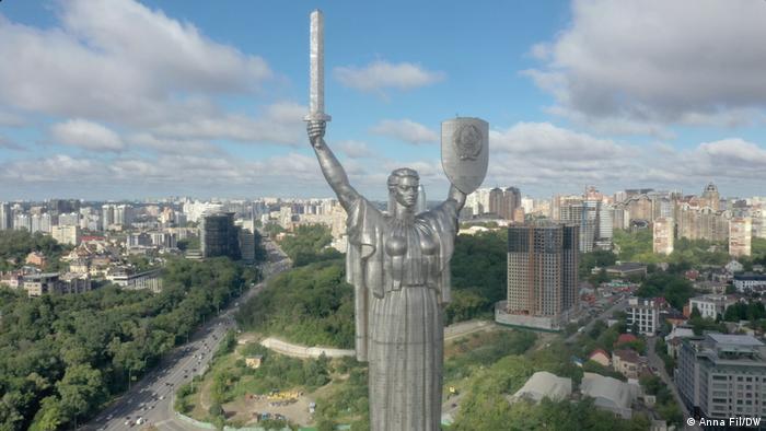 Монумент Батьківщини-матері в Києві