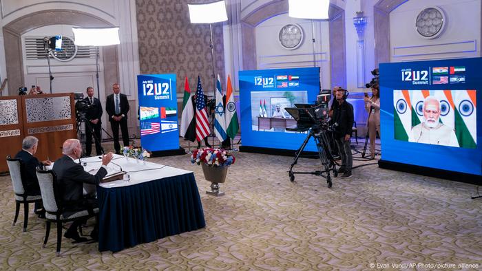 Joe Biden y Yair Lapid en reunión virtual con líderes de Emiratos Árabes Unidos e India. (14.07.2022).