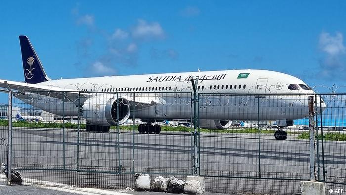 Malediven Male | Saudia Airline mit Ziel Singapur | Sri Lanka Präsident Rajapaksa an Bord