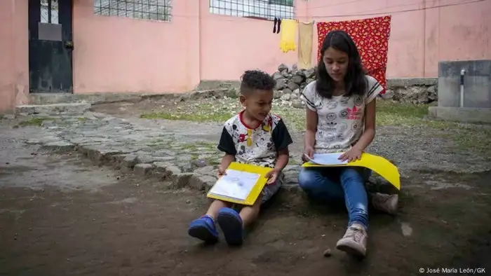 Ecuador, Quito | Aus Venezuela geflohene Familie