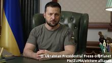 Зеленский поблагодарил всех, кто оказывает гуманитарную помощь Украине