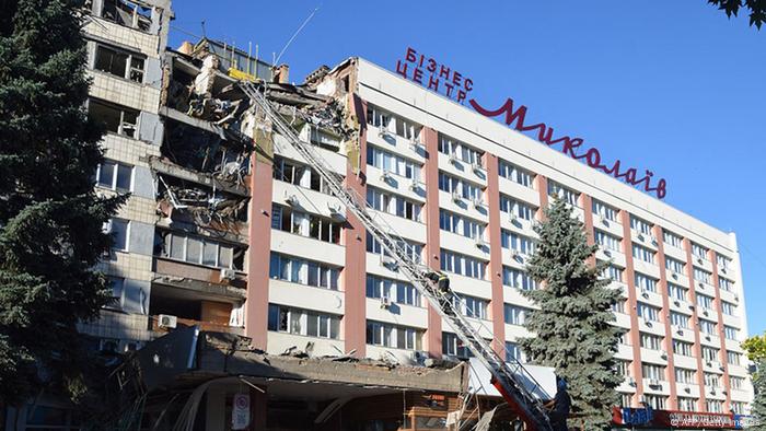 Последствия удара по бизнес-центру в Николаеве (14 июля 2022 г.)