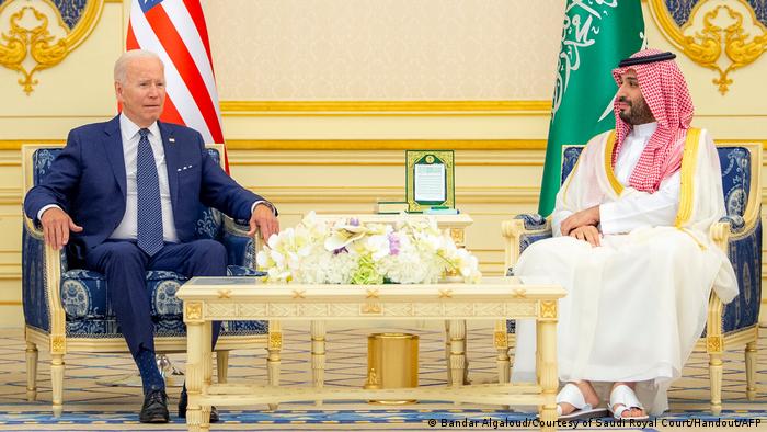 الرئيس الأمريكي جو بايدن مع ولي العهد السعودي محمد بن سلمان خلال زيارته للرياض 15.07.2022