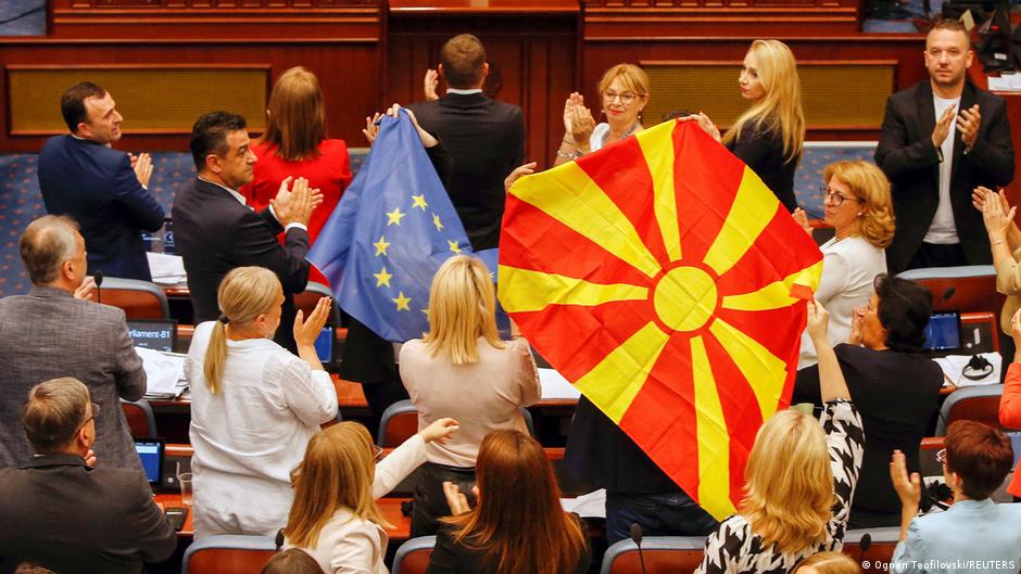 Nordmazedonien nimmt Hürde auf Weg in die EU