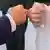 المصافحة بقبضة اليد بين ولي عهد السعودية محمد بن سلمان والرئيس الأمريكي جو بادين للمملكة - صورة بتاريخ 15 يوليو 2022