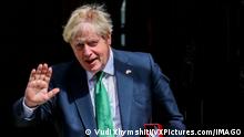  British outgoing Prime Minister Boris Johnson waves as he leaves Ten Downing Street in central London on Wednesday, June 13, 2022. This is his first PMQs as an outgoing Prime Minister who resigned last week, and he will face a vote of no-confidence in his government today. VX Photo/ Vudi Xhymshiti, Johnson to face a vote of no confidence London 10 Downing Street England United Kingdom PUBLICATIONxNOTxINxUK , Copyright: xVudixXhymshitix